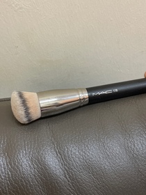 Pinky-M.A.C170圓頭斜角粉底掃_1