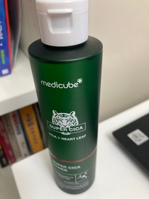 Hazel-MedicubeCICA修護化妝水_1