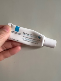 nicolebuzz-LA ROCHE-POSAYCICAPLAST B5修復潤唇膏_1