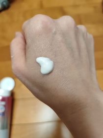 Adrian-NIVEA果萃雙效C&A淡斑亮白精華凝乳_2