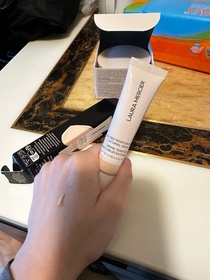 Clara Ying-LAURA MERCIER水光修護輕粉底霜_1