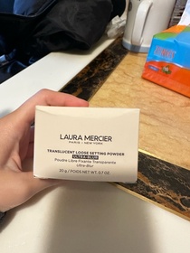 Clara Ying-LAURA MERCIER柔焦保濕蜜粉_1