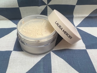 Jubi-LAURA MERCIER柔焦保濕蜜粉_3