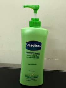 Shirlin Ho-Vaseline蘆薈舒緩潤膚露_1