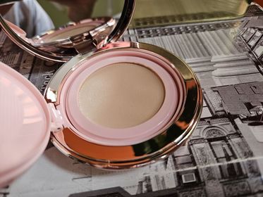 son son-Charlotte Tilbury夢幻柔光粉氣墊_3