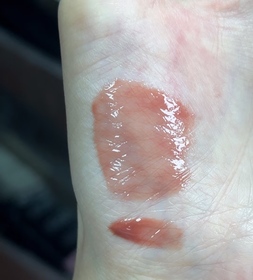 Kitty -M.A.C水晶鏡光唇蜜_4