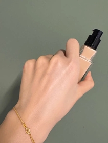 Fng-GIVENCHY稜鏡柔光精華粉底液_2