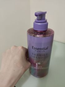 Karen-EssentialEssential Premium 18 – MEA 髮の屏障 光感水潤洗髮露_2