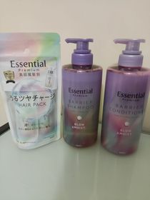 Karen-EssentialEssential Premium 18 – MEA 髮の屏障 光感水潤護髮素_2