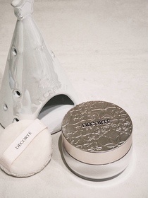 Chloeincosme-DECORTÉFace Powder_1