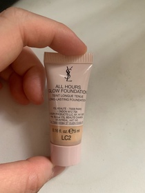 Emma W-YSL BEAUTÉ恆時亮肌修護粉底液_1
