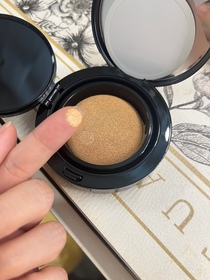 chasiutung-BOBBI BROWN無重輕霧氣墊粉底 SPF 40 PA+++_3