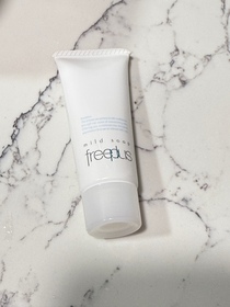 Nicole -freeplus溫和淨潤洗面乳_1