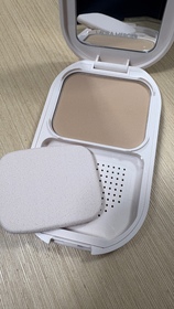 YY-LAURA MERCIER純淨無瑕輕羽養膚粉餅_2