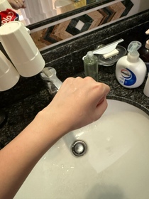 Kmggigi-ARMANI BeautyCrema Nera 極致再生保濕淨膚水 (清爽型)_2