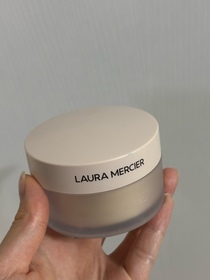 Suki-LAURA MERCIER柔焦保濕蜜粉_1