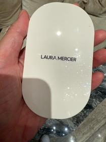 GinGin-LAURA MERCIER純淨無瑕輕羽養膚粉餅_4