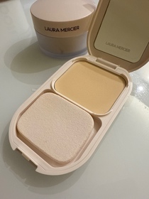 bibubibu-LAURA MERCIER純淨無瑕輕羽養膚粉餅_2