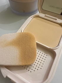 bibubibu-LAURA MERCIER純淨無瑕輕羽養膚粉餅_3