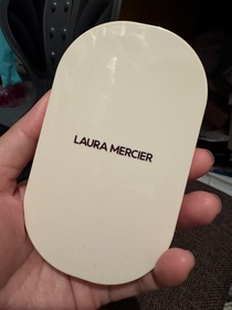 Cedars-LAURA MERCIER純淨無瑕輕羽養膚粉餅_1