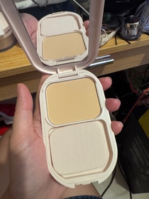 Cedars-LAURA MERCIER純淨無瑕輕羽養膚粉餅_2