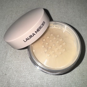 glo0_0-LAURA MERCIER柔焦保濕蜜粉_1