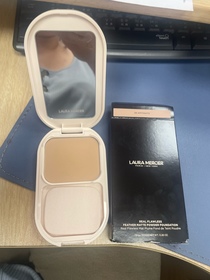 Sogno夢-LAURA MERCIER純淨無瑕輕羽養膚粉餅_2