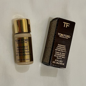Simona-TOM FORD BEAUTY立體光影水光粉底液SPF 50/PA++++_1