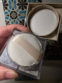 bellahly-Visée三色亮膚光感蜜粉_2