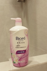 Chloeincosme-Bioré素肌沐浴乳(水漾柔滑型)_1