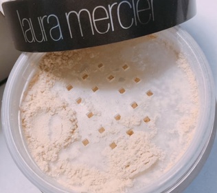 Emily Leung-LAURA MERCIER柔光透明蜜粉_1