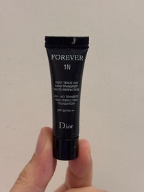 oy -Dior恆久貼肌柔霧粉底液_1