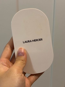 Suki-LAURA MERCIER純淨無瑕輕羽養膚粉餅_2