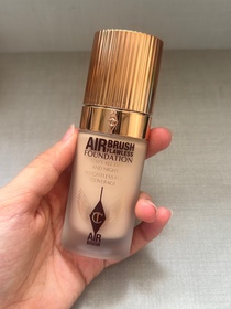 kylie-Charlotte Tilbury輕盈無瑕粉底液 (NEXT GEN粉底)_1