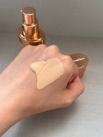 kylie-Charlotte Tilbury輕盈無瑕粉底液 (NEXT GEN粉底)_3