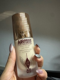 Kumiko-Charlotte Tilbury輕盈無瑕粉底液 (NEXT GEN粉底)_1