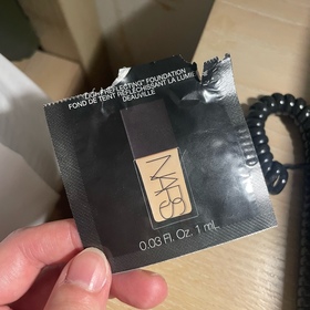 natanatalie-NARSLight Reflecting™原生光亮肌粉底液_1