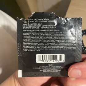 natanatalie-NARSLight Reflecting™原生光亮肌粉底液_2