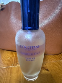 Joy_zoe-L'Occitane en Provence蠟菊煥活健膚精華水_1
