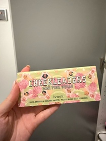 Camilalkw-Benefit蒲公英閃亮胭脂蜜粉_1