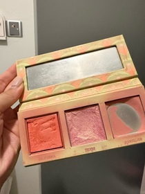 Camilalkw-Benefit蒲公英閃亮胭脂蜜粉_2