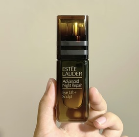 Emily Leung-ESTEE LAUDER升級再生基因修復提拉眼精華_1