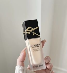 Emily Leung-YSL BEAUTÉ恆時亮肌修護粉底液_1