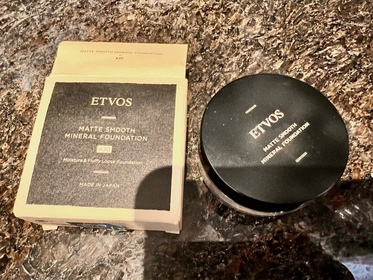 jojoma123-ETVOS光澤清透防曬礦物粉底SPF25 PA++_1