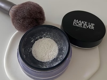 Emily Leung-MAKE UP FOR EVER超高清無瑕蜜粉_1