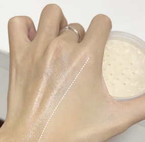 chewyfruit-LAURA MERCIER柔光透明蜜粉_2