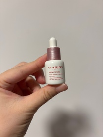 Water-CLARINS透亮光感淡斑精華_1