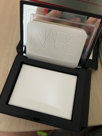 TsuenMa-NARSLight Reflecting™原生光蜜粉餅 _3