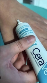 Fng-CeraVe多重酸抗瑕疵修護精華_1