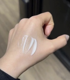 Emily Leung-BOBBI BROWN維他命營養柔亮精華_3